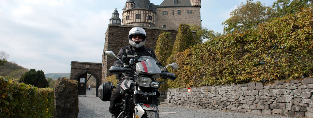 Schloss Bürresheim-Motorradtour Eifel © Peter Wahl