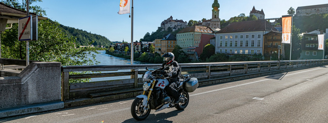 Mit dem Motorrad unterwegs in Deutschlands Süden - Burghausen © Peter Wahl