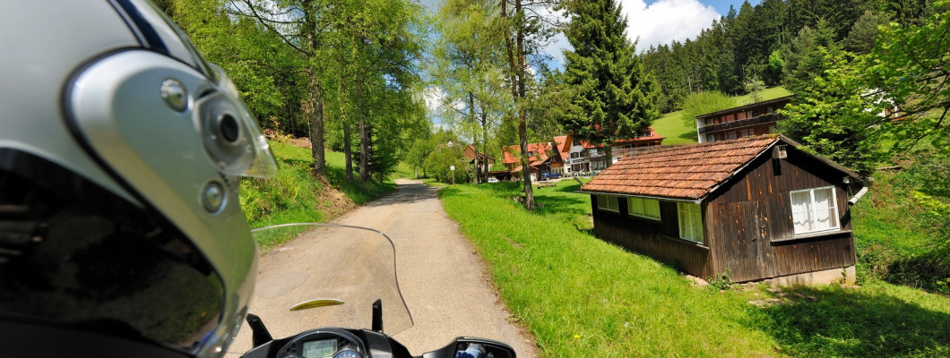 Motorradtour im Schwarzwald - Umland von Altensteig © Heinz E. Studt