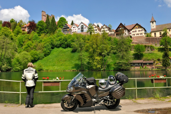 Motorradtour Schwarzwald - Blick auf Burg Berneck bei Altensteig © Heinz E. Studt