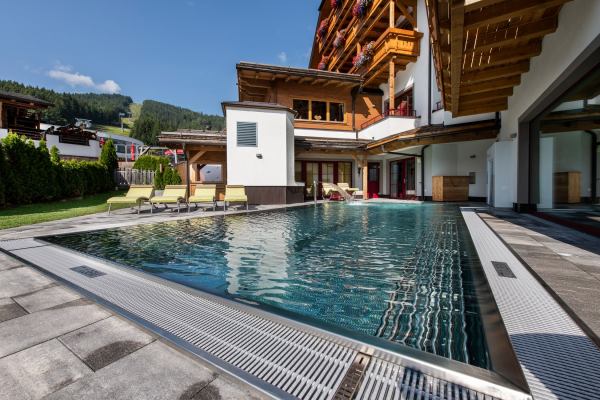 Grizzly Sport & Motorrad Resort - Pool © Grizzly Resort