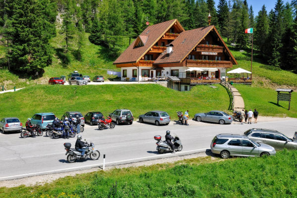 MoTOURguide-Norditalien-Motorradtour-Dolomiten-Staulanza Passhütte © Heinz E. Studt